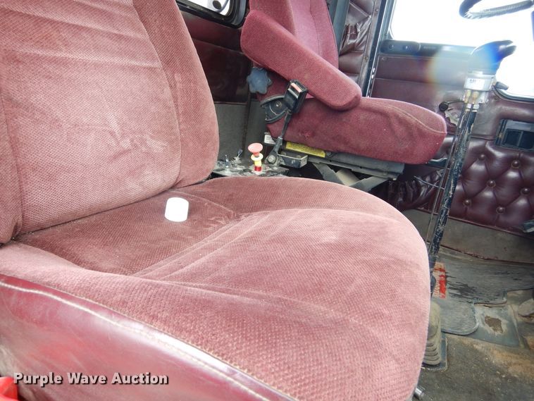 image for item KS9304 1999 Kenworth T800  semi truck