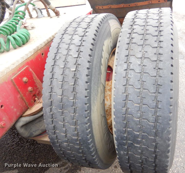 image for item KS9304 1999 Kenworth T800  semi truck