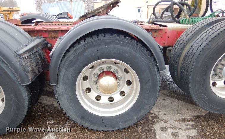 image for item KS9304 1999 Kenworth T800  semi truck