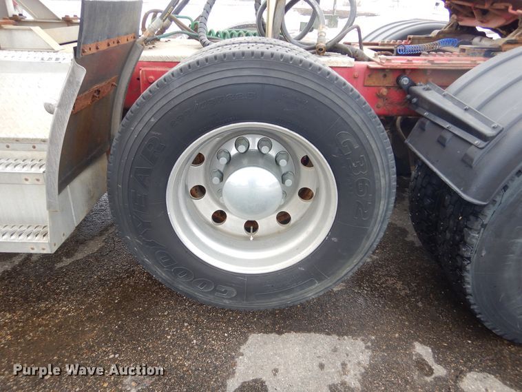 image for item KS9304 1999 Kenworth T800  semi truck