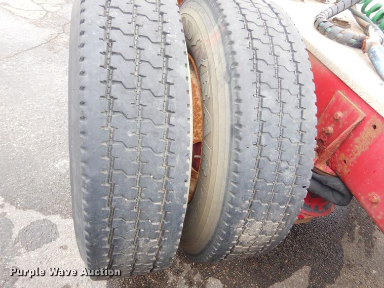 image for item KS9304 1999 Kenworth T800  semi truck