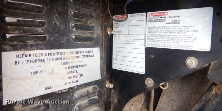 image for item KS9304 1999 Kenworth T800  semi truck