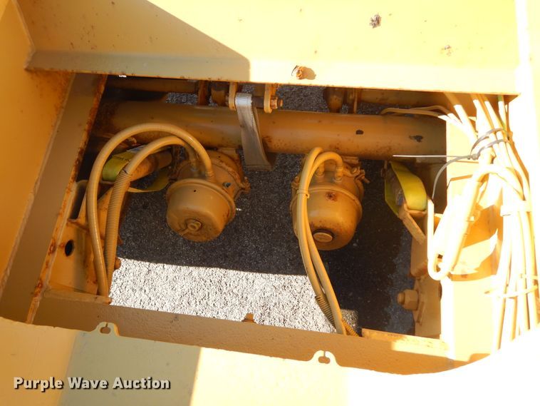 image for item KS9306 2006 Towmaster Titanium T-110DTG  lowboy equipment trailer