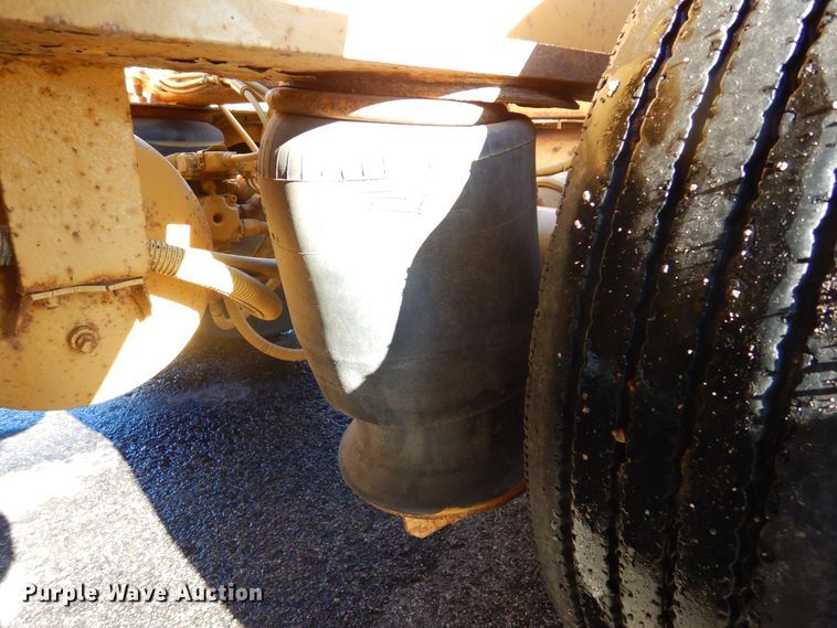 image for item KS9306 2006 Towmaster Titanium T-110DTG  lowboy equipment trailer