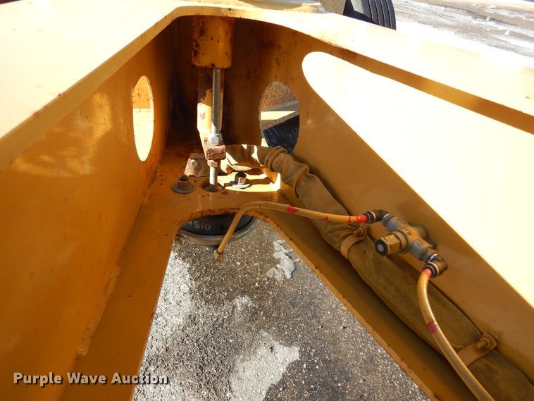 image for item KS9306 2006 Towmaster Titanium T-110DTG  lowboy equipment trailer