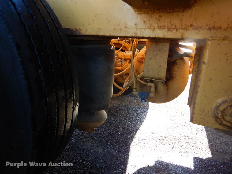 image for item KS9306 2006 Towmaster Titanium T-110DTG  lowboy equipment trailer