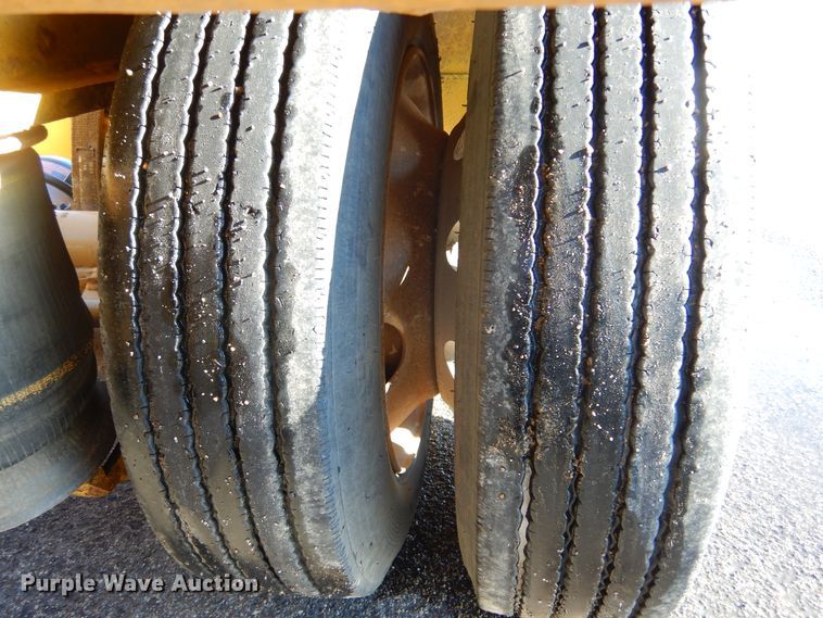 image for item KS9306 2006 Towmaster Titanium T-110DTG  lowboy equipment trailer