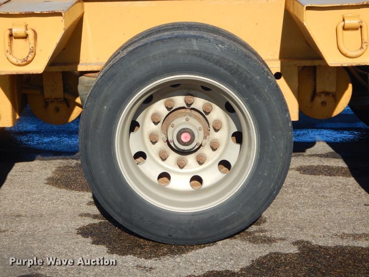 image for item KS9306 2006 Towmaster Titanium T-110DTG  lowboy equipment trailer