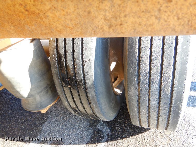 image for item KS9306 2006 Towmaster Titanium T-110DTG  lowboy equipment trailer