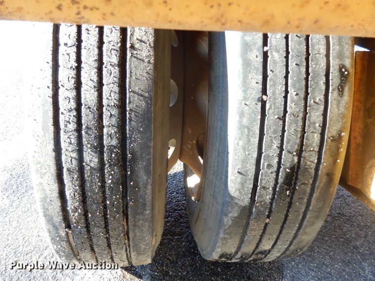 image for item KS9306 2006 Towmaster Titanium T-110DTG  lowboy equipment trailer