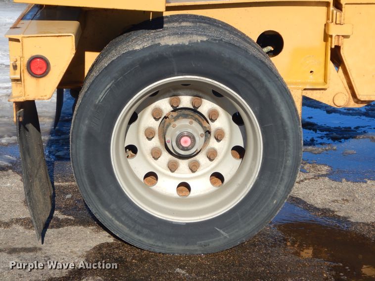 image for item KS9306 2006 Towmaster Titanium T-110DTG  lowboy equipment trailer