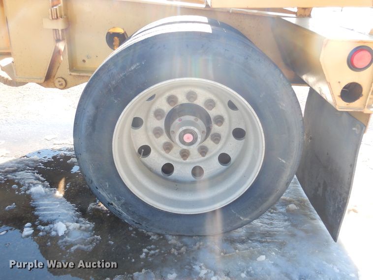 image for item KS9306 2006 Towmaster Titanium T-110DTG  lowboy equipment trailer