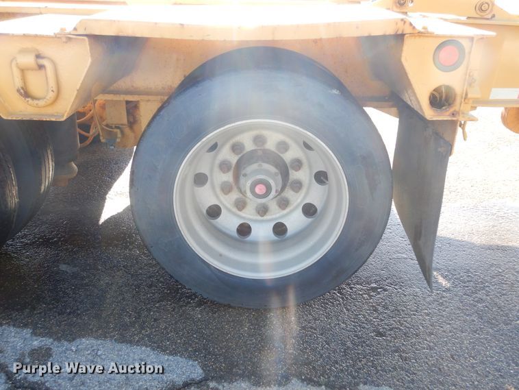 image for item KS9306 2006 Towmaster Titanium T-110DTG  lowboy equipment trailer