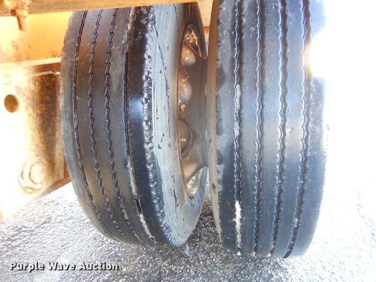 image for item KS9306 2006 Towmaster Titanium T-110DTG  lowboy equipment trailer