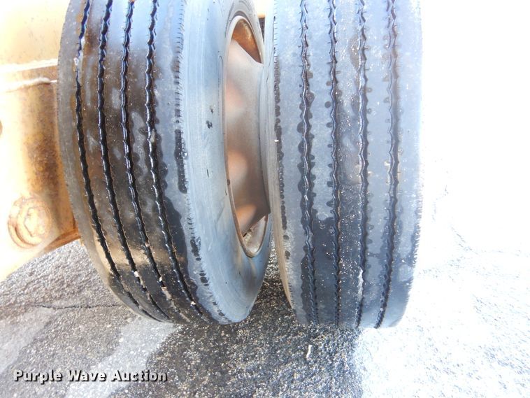 image for item KS9306 2006 Towmaster Titanium T-110DTG  lowboy equipment trailer