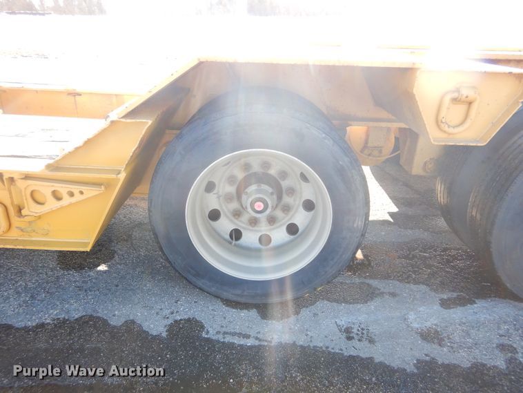 image for item KS9306 2006 Towmaster Titanium T-110DTG  lowboy equipment trailer