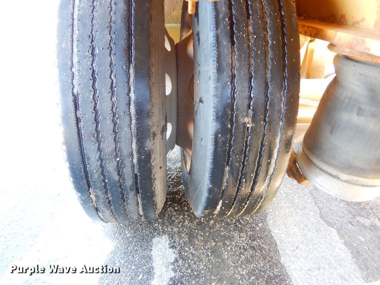 image for item KS9306 2006 Towmaster Titanium T-110DTG  lowboy equipment trailer