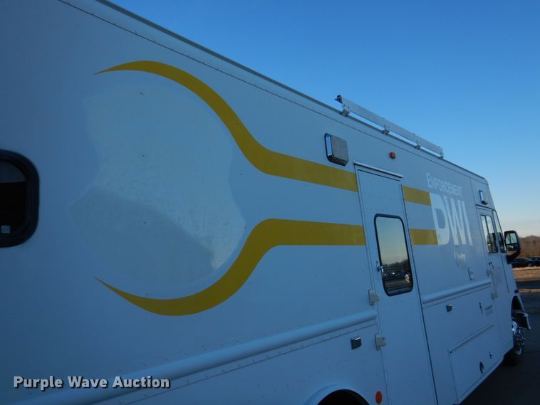 image for item DH8155 2003 Freightliner MT55  mobile command center