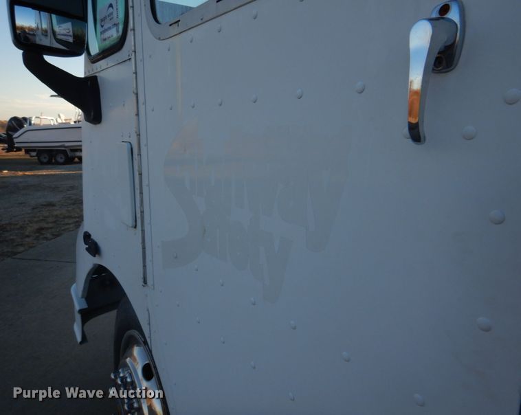 image for item DH8155 2003 Freightliner MT55  mobile command center