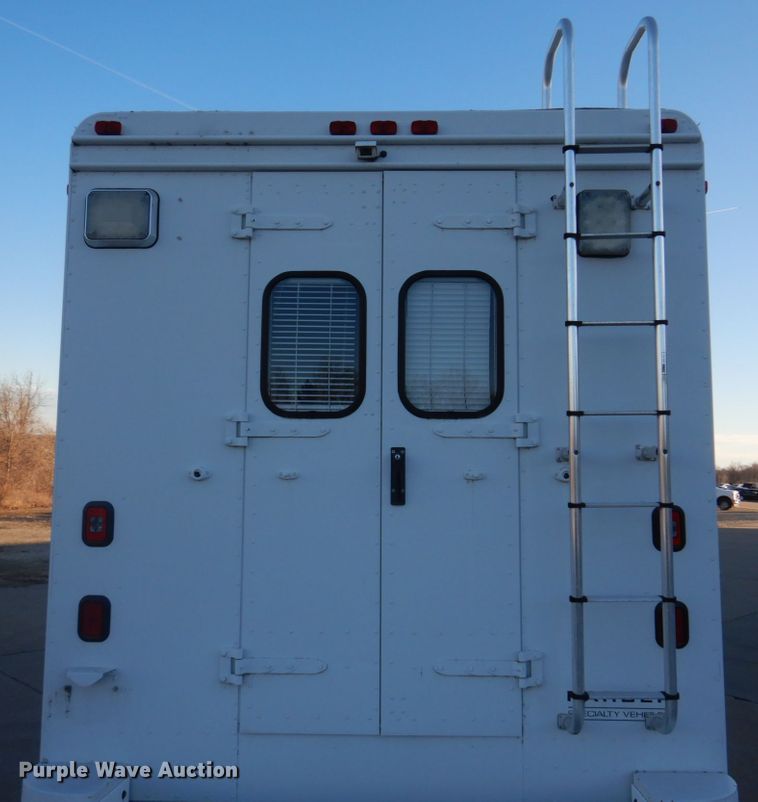 image for item DH8155 2003 Freightliner MT55  mobile command center