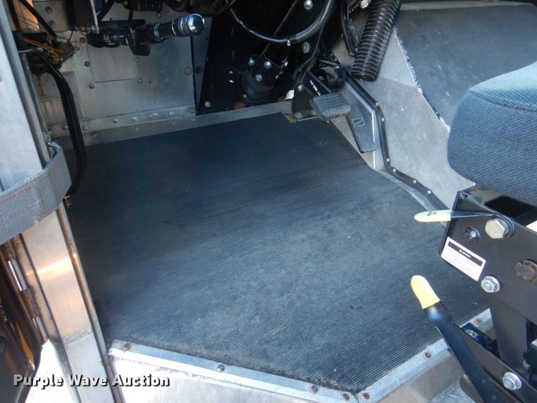 image for item DH8155 2003 Freightliner MT55  mobile command center