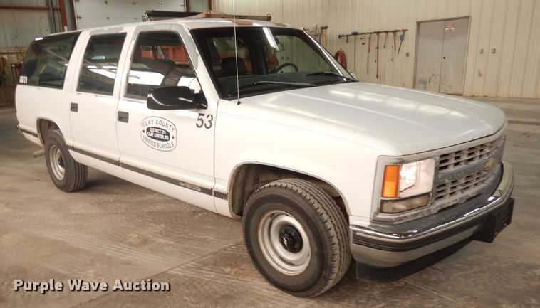 image for item DH8777 1999 Chevrolet Suburban  SUV