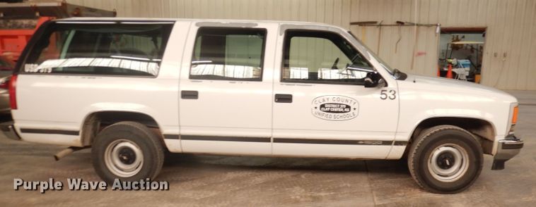 image for item DH8777 1999 Chevrolet Suburban  SUV