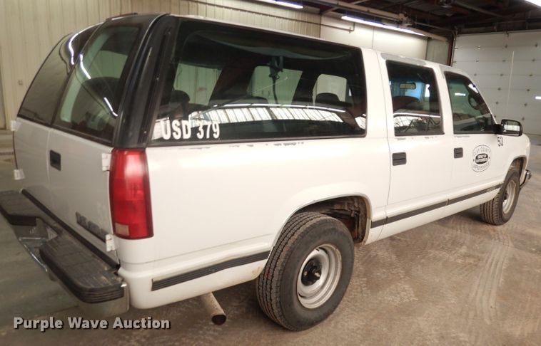 image for item DH8777 1999 Chevrolet Suburban  SUV
