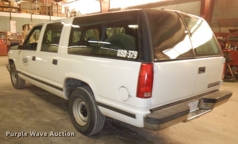 image for item DH8777 1999 Chevrolet Suburban  SUV