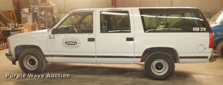 image for item DH8777 1999 Chevrolet Suburban  SUV