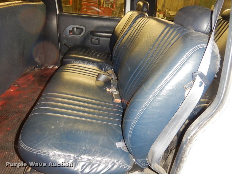 image for item DH8777 1999 Chevrolet Suburban  SUV