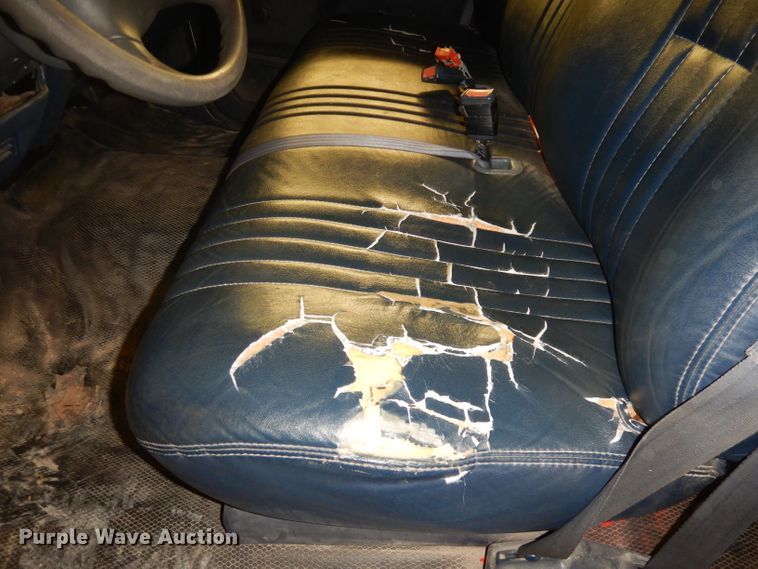 image for item DH8777 1999 Chevrolet Suburban  SUV