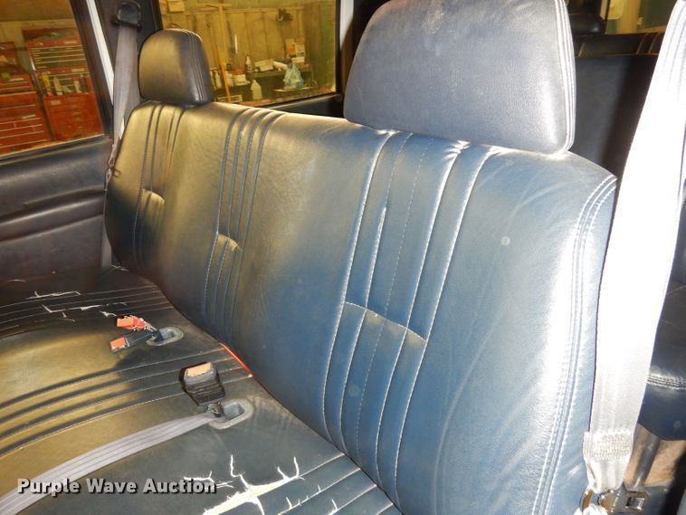 image for item DH8777 1999 Chevrolet Suburban  SUV