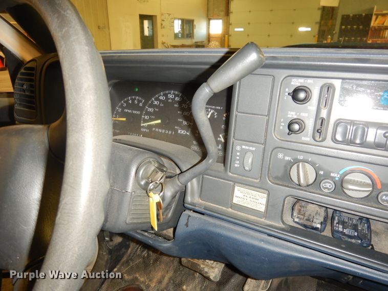 image for item DH8777 1999 Chevrolet Suburban  SUV