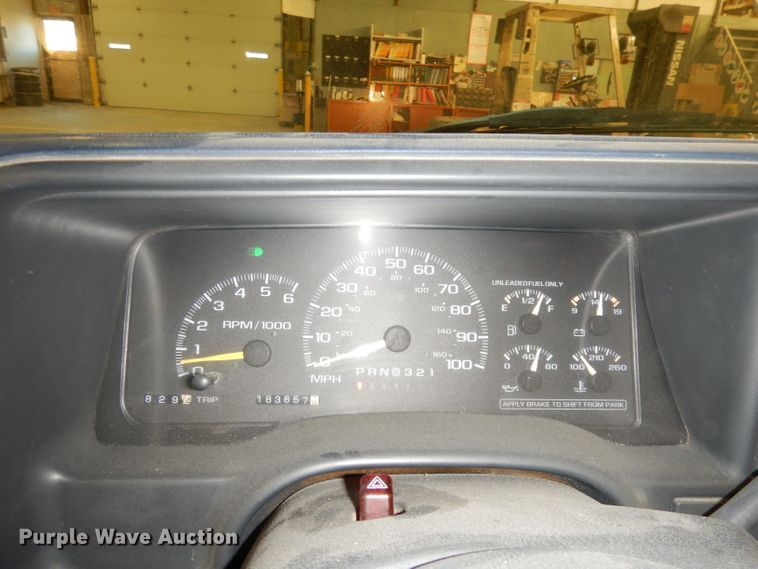 image for item DH8777 1999 Chevrolet Suburban  SUV