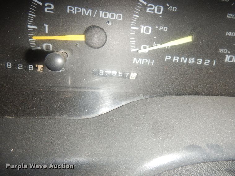 image for item DH8777 1999 Chevrolet Suburban  SUV