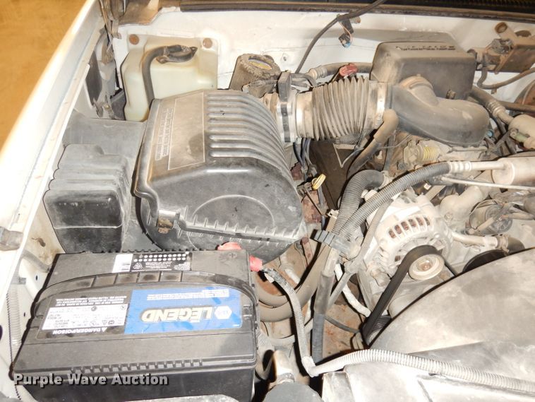 image for item DH8777 1999 Chevrolet Suburban  SUV