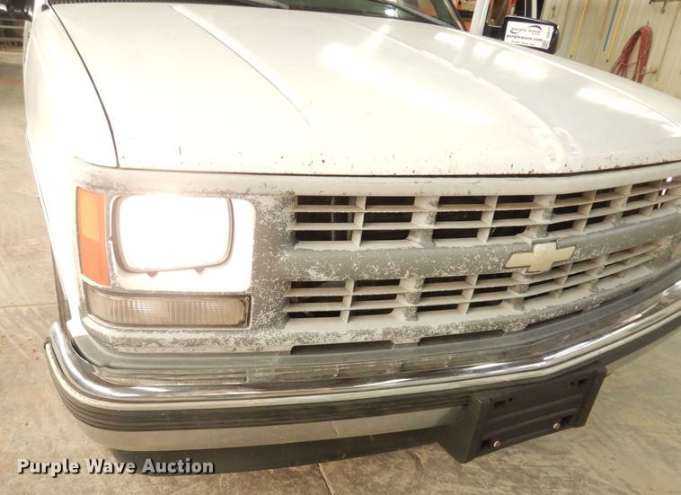 image for item DH8777 1999 Chevrolet Suburban  SUV