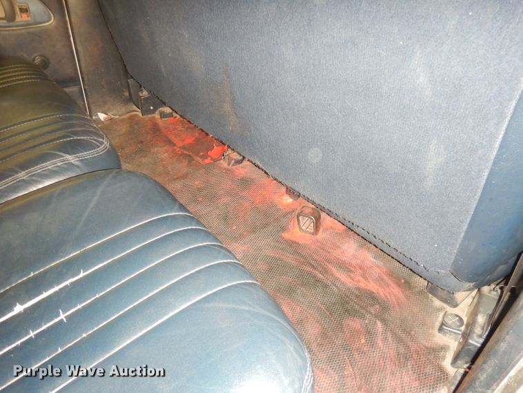 image for item DH8777 1999 Chevrolet Suburban  SUV