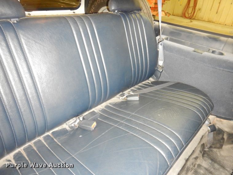 image for item DH8777 1999 Chevrolet Suburban  SUV