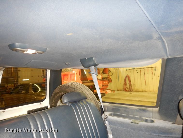 image for item DH8777 1999 Chevrolet Suburban  SUV