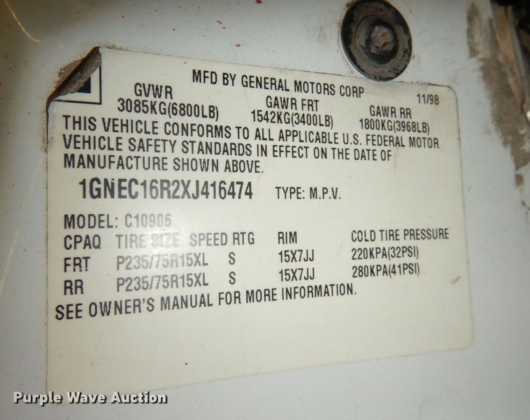 image for item DH8777 1999 Chevrolet Suburban  SUV