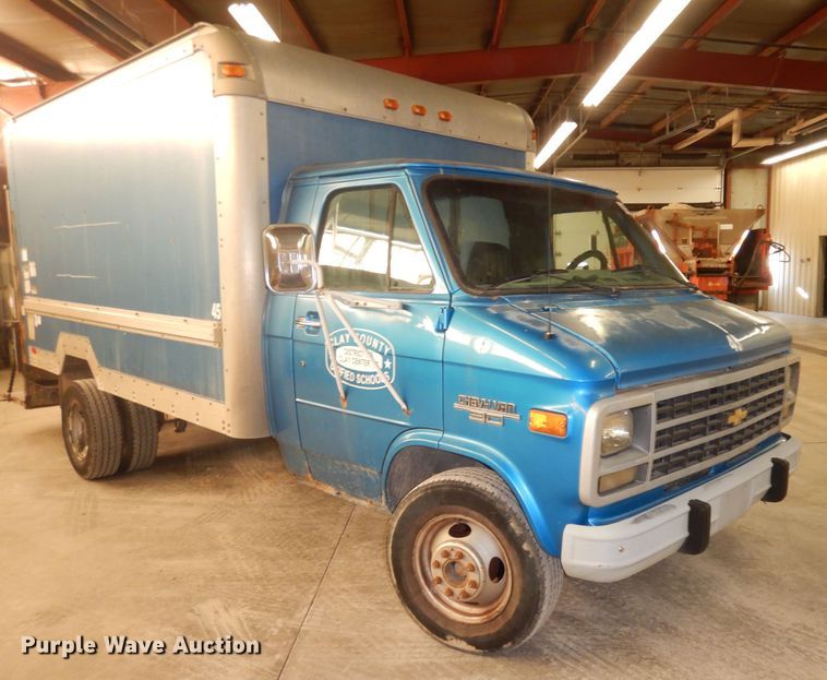 image for item DH8778 1994 Chevrolet G30  delivery van