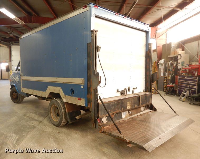 image for item DH8778 1994 Chevrolet G30  delivery van