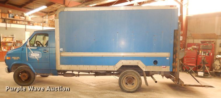 image for item DH8778 1994 Chevrolet G30  delivery van