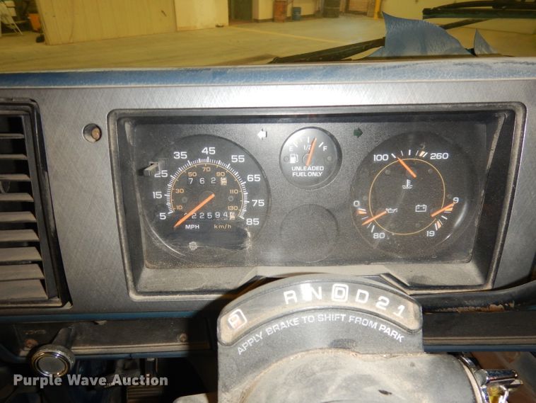 image for item DH8778 1994 Chevrolet G30  delivery van