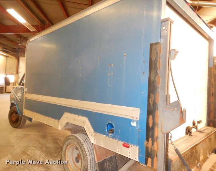 image for item DH8778 1994 Chevrolet G30  delivery van