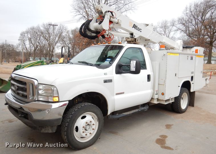 image for item DH8837 2003 Ford F550 Super Duty XL  bucket truck