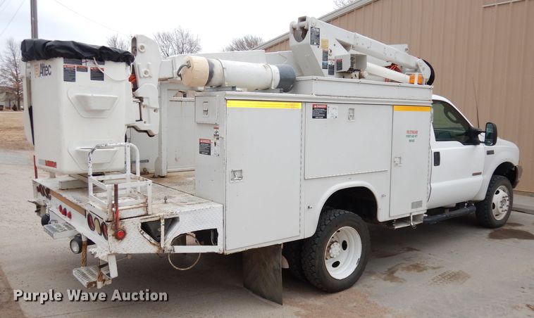 image for item DH8837 2003 Ford F550 Super Duty XL  bucket truck