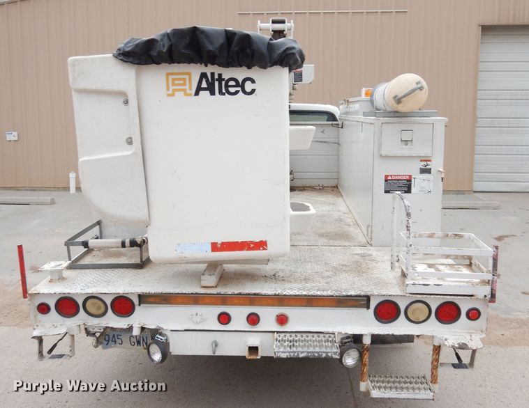 image for item DH8837 2003 Ford F550 Super Duty XL  bucket truck